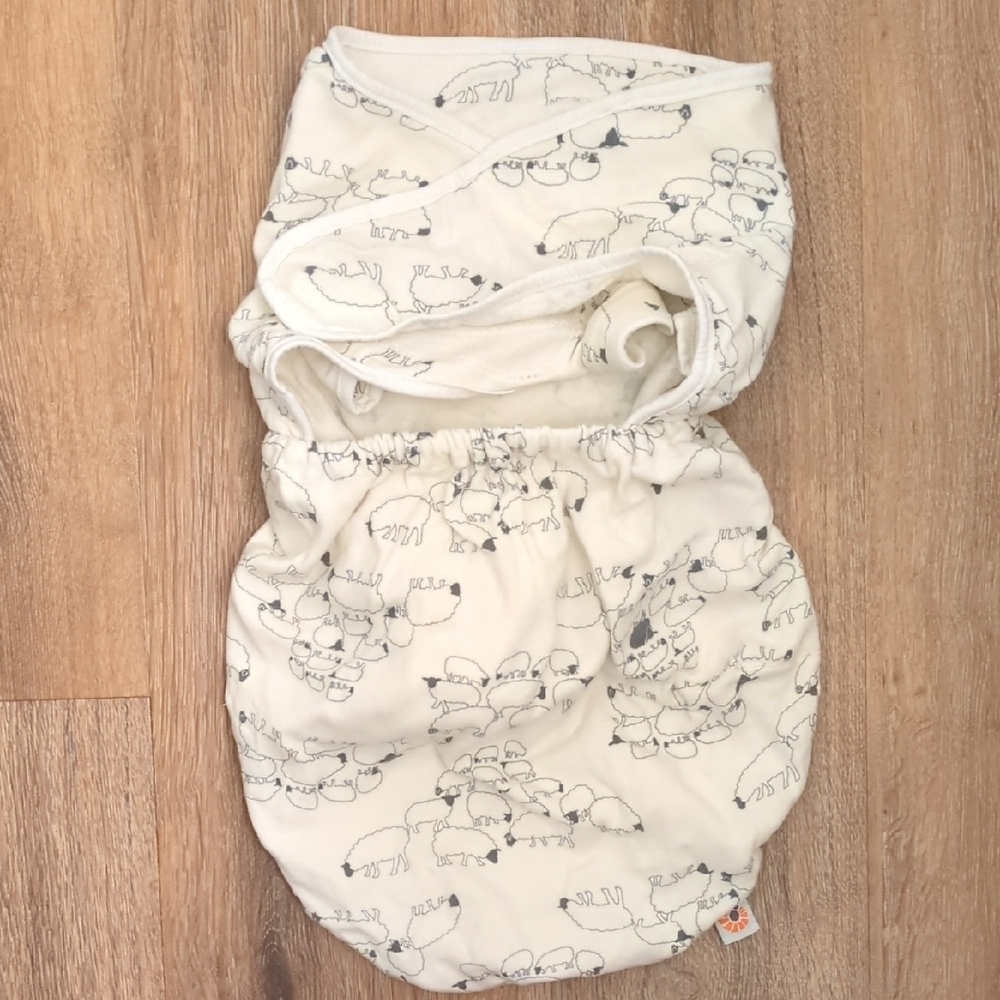 Ergobaby Swaddler Sheep Swasheep